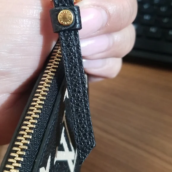 Louis Vuitton Key Pouch - Picture 5 of 9